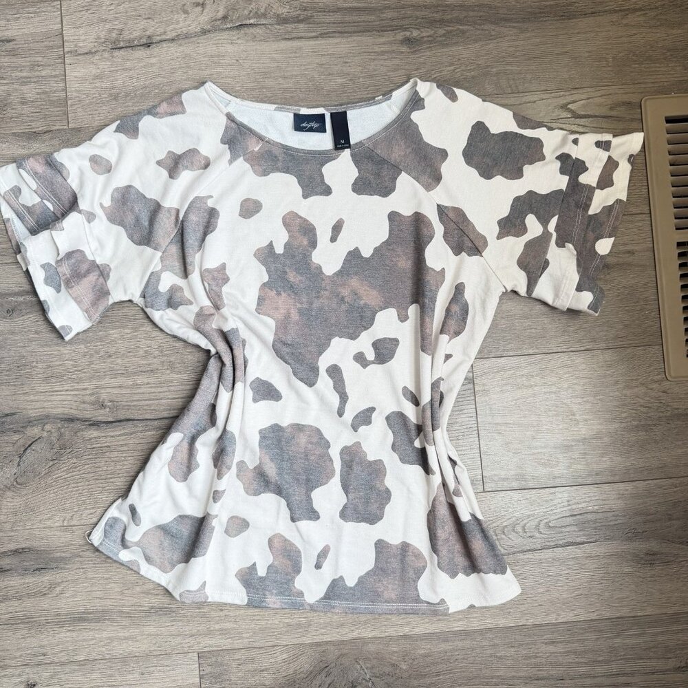 Buckle Day Trip Medium Flutter Sleeve Cow Print Shirt